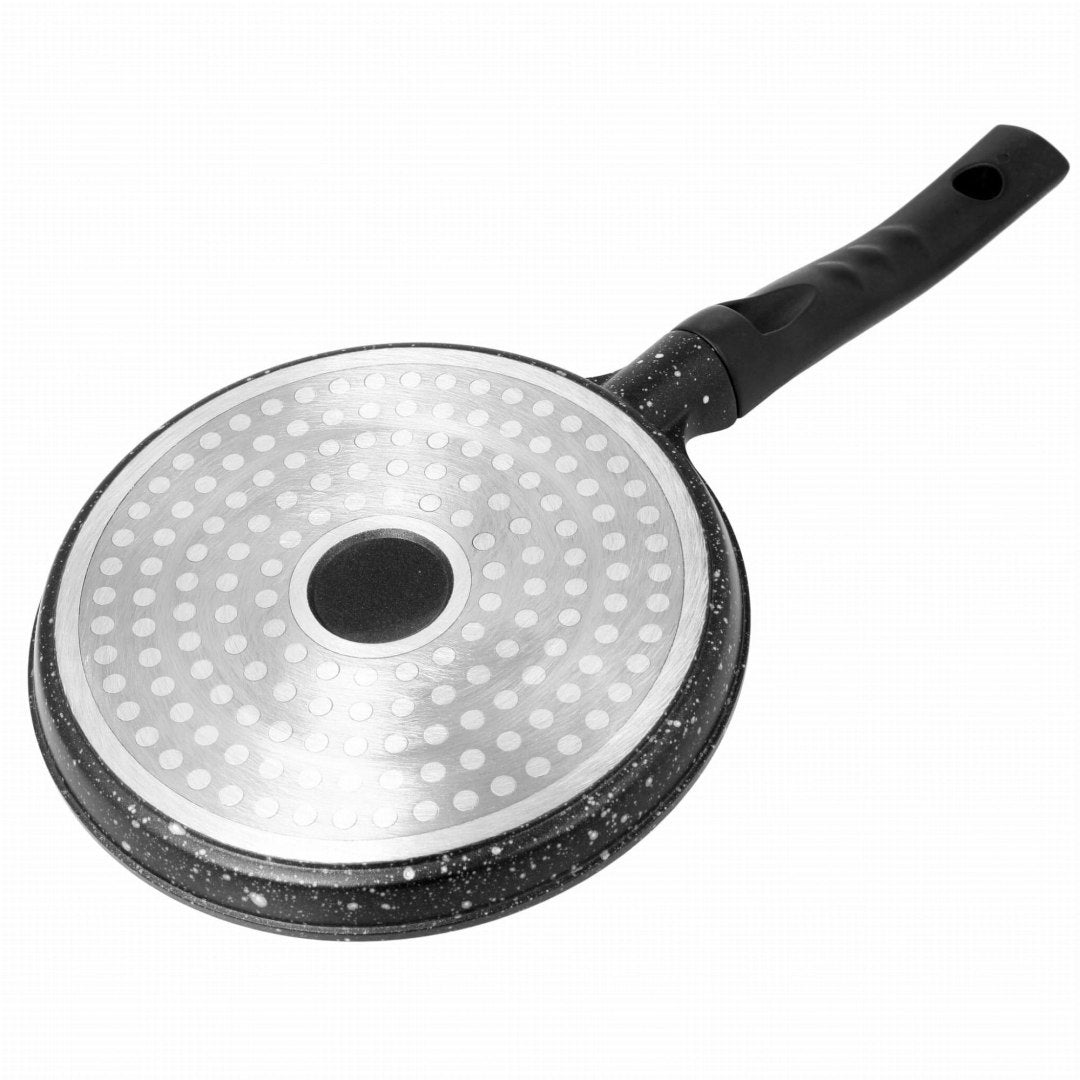 Keptuvė turi neįkaistančią rankeną, pagamintą iš tvirto plastiko