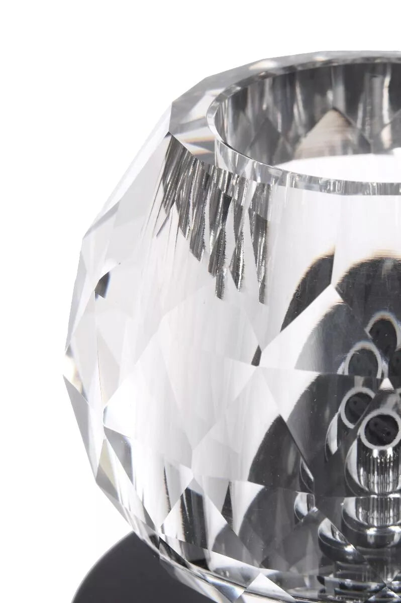 Prism Long sieninis šviestuvas svetainėje, valgomajame ar biure gali būti naudojamas kaip papildomas apšvietimas