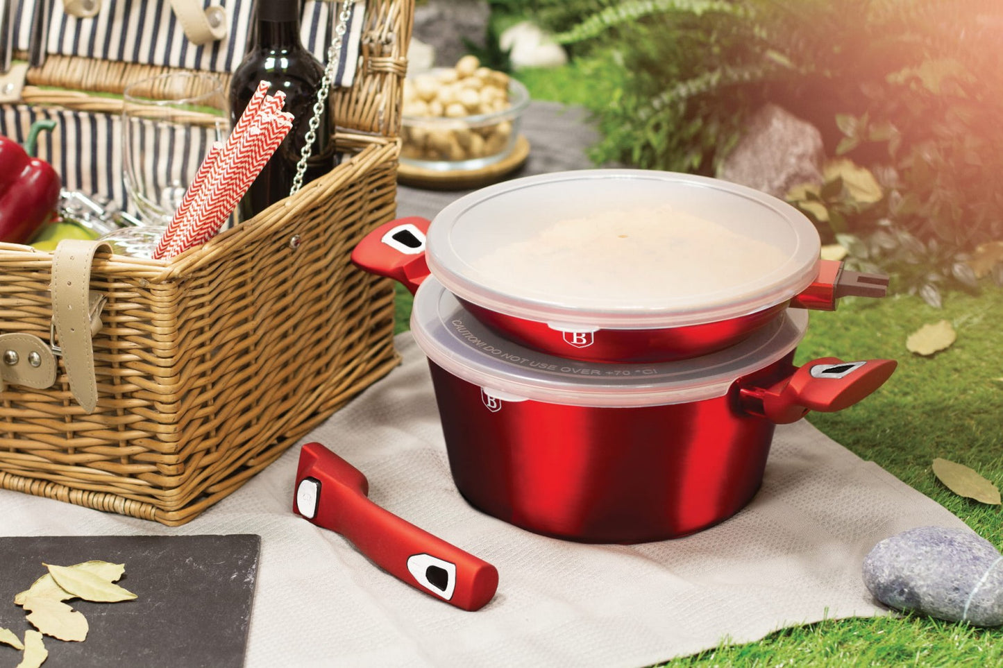 puodų rinkinį papildo smart Lid plastikiniai dangteliai